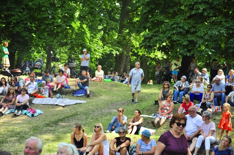 Muzyczne śniadanie na trawie w Skierniewicach