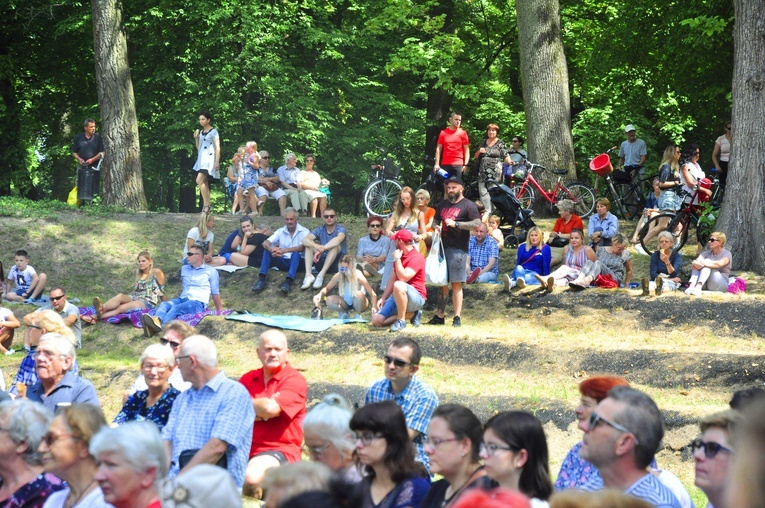 Muzyczne śniadanie na trawie w Skierniewicach