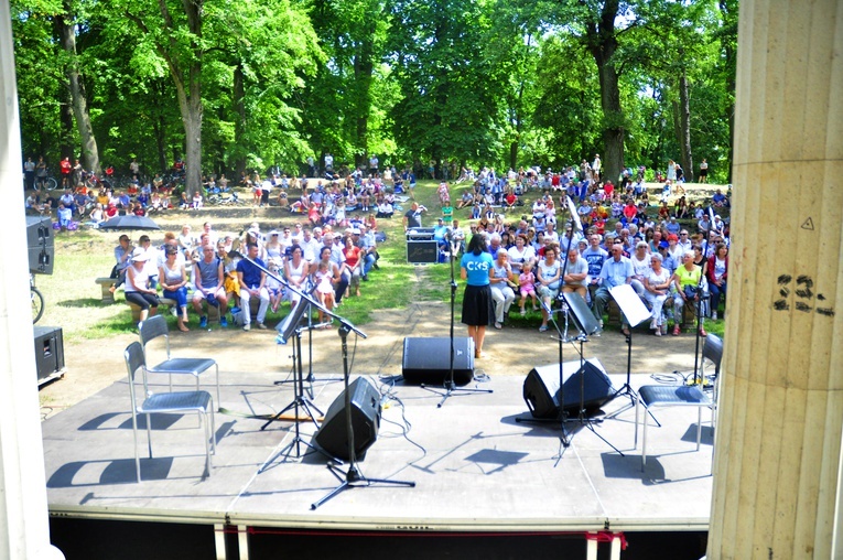 Muzyczne śniadanie na trawie w Skierniewicach