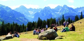 Panorama Tatr z Rusinowej Polany – jedno z ulubionych miejsc ks. K. Grzywocza w Tatrach. 