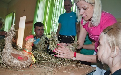 ▲	Najmłodsi uczestniczą we wszystkich etapach pracy.