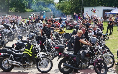 ▲	Obecność motocyklistów i ich maszyn była główną atrakcją imprezy.