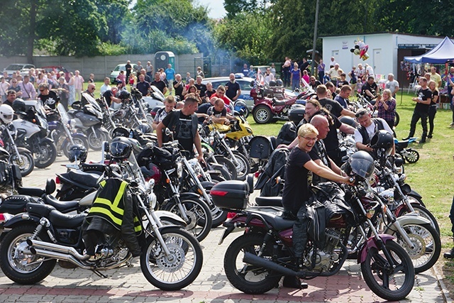 ▲	Obecność motocyklistów i ich maszyn była główną atrakcją imprezy.