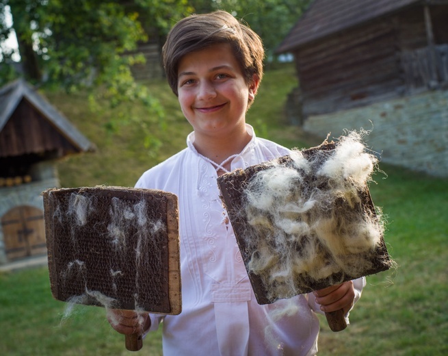 Grzesiek Jędrzejek zaprasza na "Przędzenie w rodzinnym skansenie".