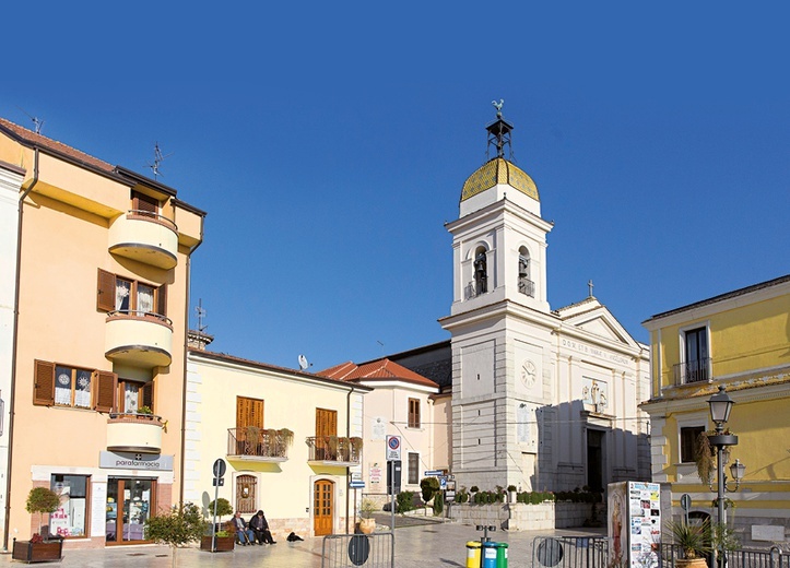 W niewielkich włoskich miejscowościach nie ma już stałego duszpasterza, a Mszę św. odprawia dojeżdżający ksiądz.