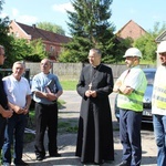 Prace porządkowe po pożarze w kościele w Lutolu Suchym