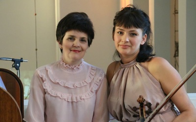 Oksana Gargaj – skrzypce, Olena Matselyukh – organy. Artystki wystąpiły przed lubelską publicznością.