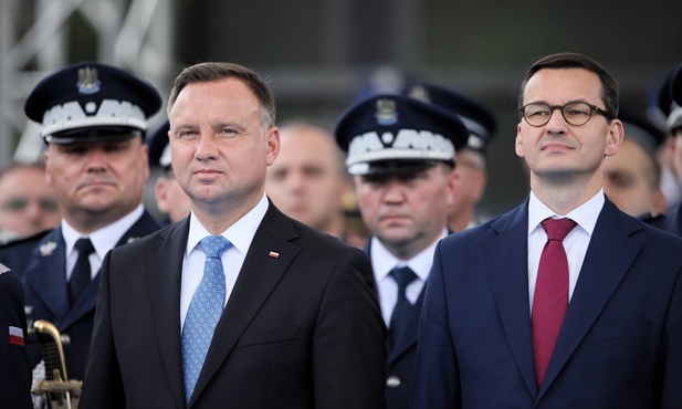 Jak oceniamy prezydenta, a jak premiera?