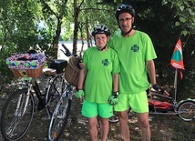 1400 km rowerem dla Nadii. Marzenie małżonków ze Szczecinka