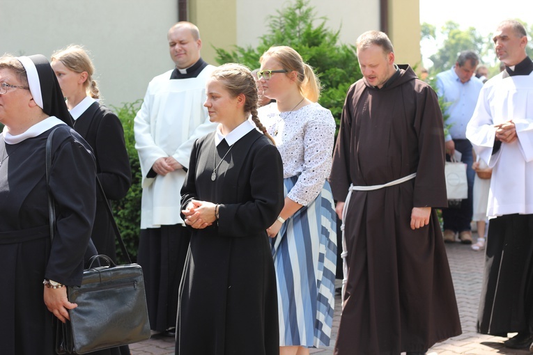 Poświęcenie nowego feretronu Matki Bożej i jubileusz kapłaństwa