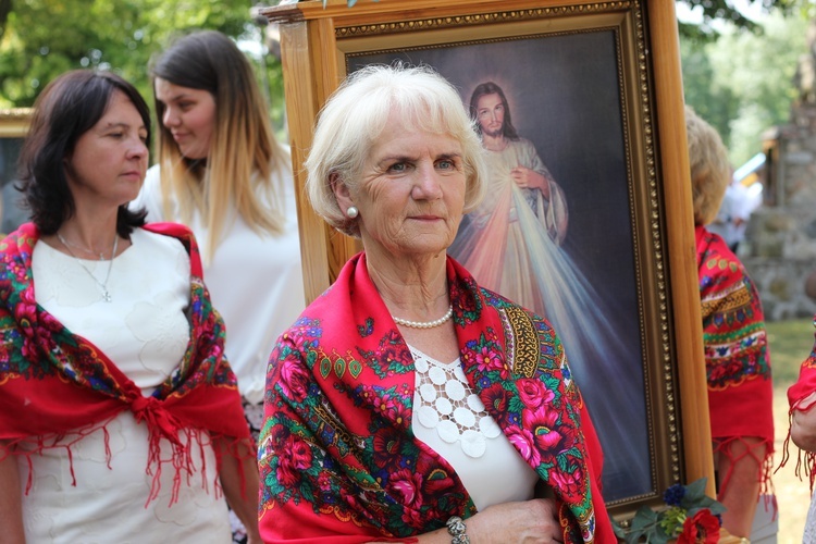 Poświęcenie nowego feretronu Matki Bożej i jubileusz kapłaństwa