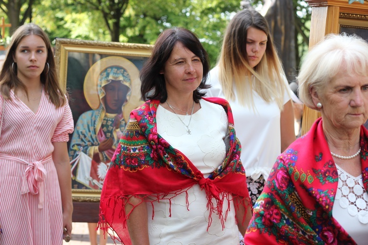 Poświęcenie nowego feretronu Matki Bożej i jubileusz kapłaństwa