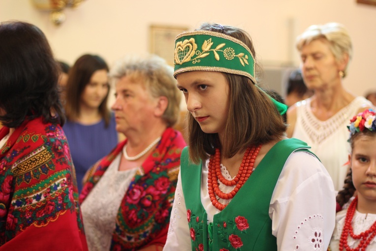 Poświęcenie nowego feretronu Matki Bożej i jubileusz kapłaństwa
