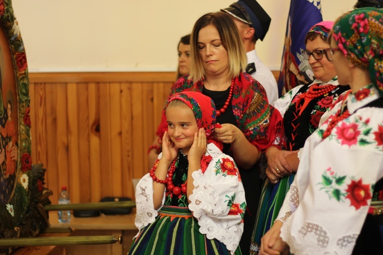 Poświęcenie nowego feretronu Matki Bożej i jubileusz kapłaństwa