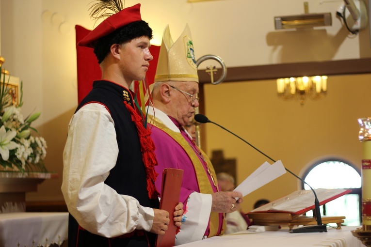 Poświęcenie nowego feretronu Matki Bożej i jubileusz kapłaństwa