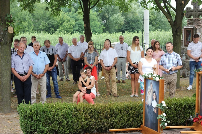 Poświęcenie nowego feretronu Matki Bożej i jubileusz kapłaństwa