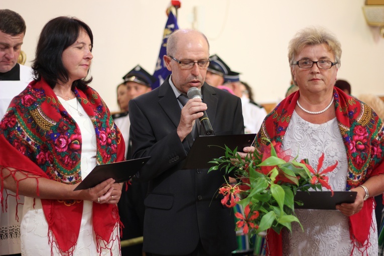 Poświęcenie nowego feretronu Matki Bożej i jubileusz kapłaństwa