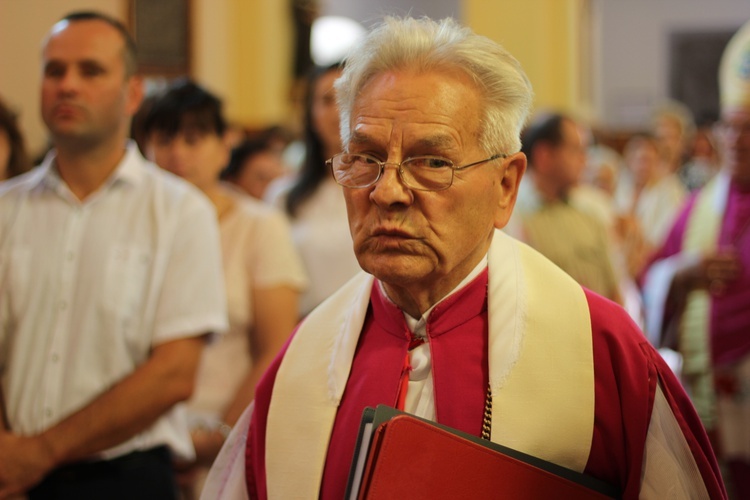 Poświęcenie nowego feretronu Matki Bożej i jubileusz kapłaństwa