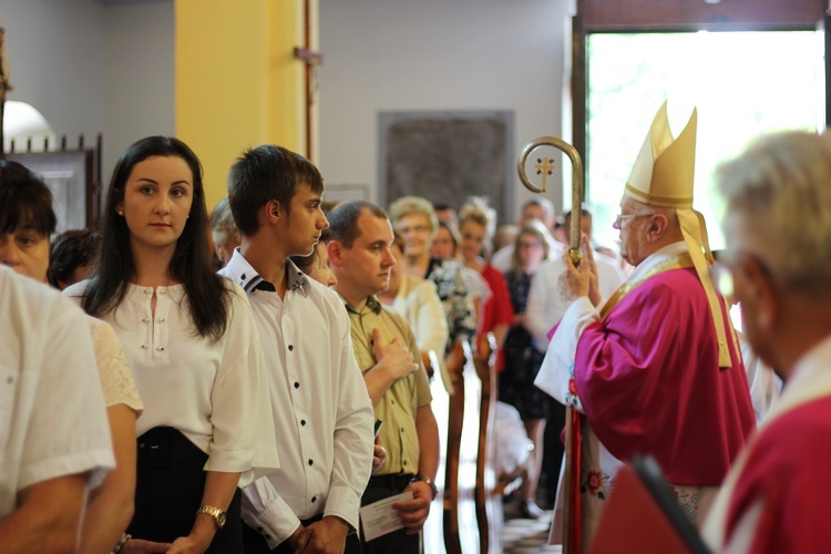 Poświęcenie nowego feretronu Matki Bożej i jubileusz kapłaństwa