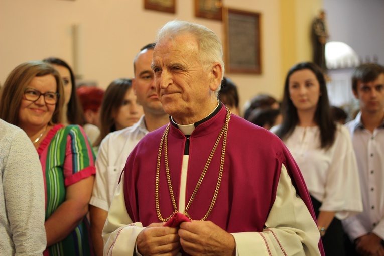 Poświęcenie nowego feretronu Matki Bożej i jubileusz kapłaństwa