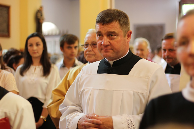 Poświęcenie nowego feretronu Matki Bożej i jubileusz kapłaństwa