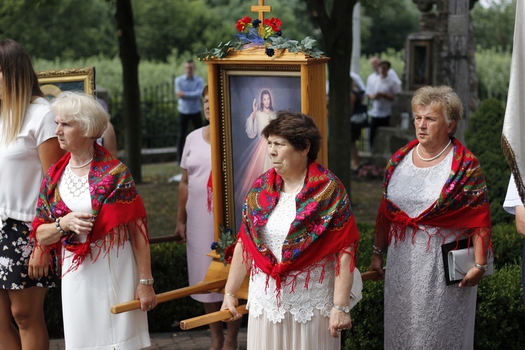 Poświęcenie nowego feretronu Matki Bożej i jubileusz kapłaństwa