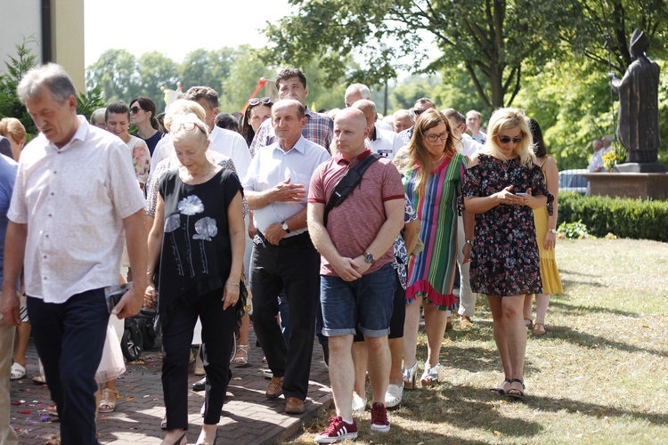 Poświęcenie nowego feretronu Matki Bożej i jubileusz kapłaństwa