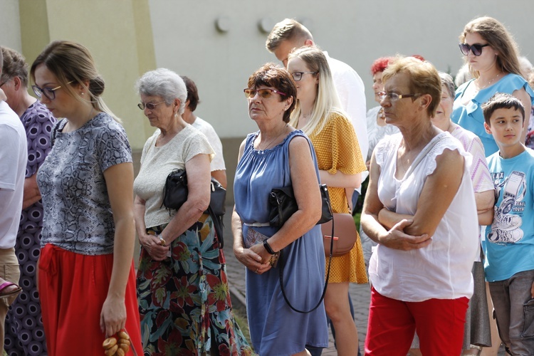 Poświęcenie nowego feretronu Matki Bożej i jubileusz kapłaństwa