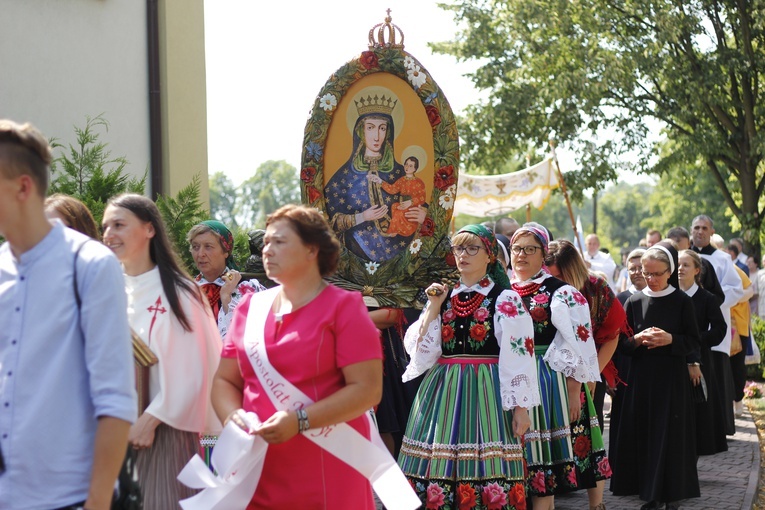 Poświęcenie nowego feretronu Matki Bożej i jubileusz kapłaństwa
