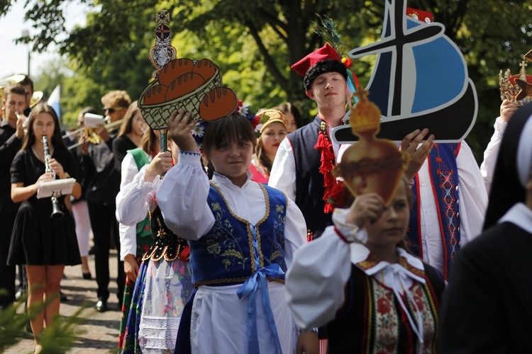 Poświęcenie nowego feretronu Matki Bożej i jubileusz kapłaństwa