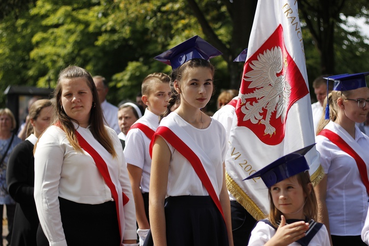 Poświęcenie nowego feretronu Matki Bożej i jubileusz kapłaństwa