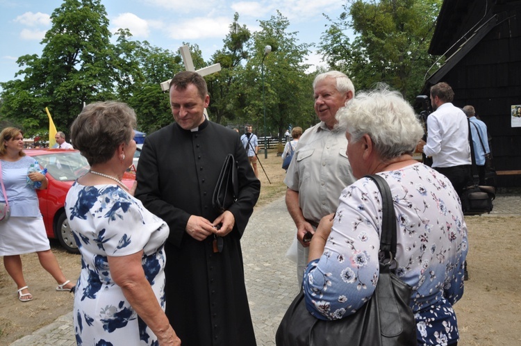 Koronacja figurki św. Anny w Oleśnie