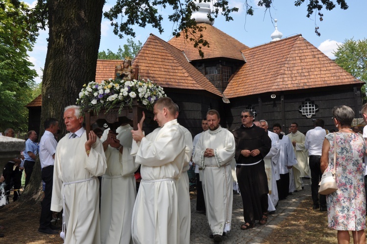 Koronacja figurki św. Anny w Oleśnie