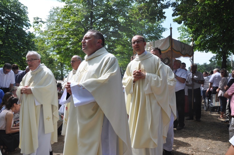 Koronacja figurki św. Anny w Oleśnie