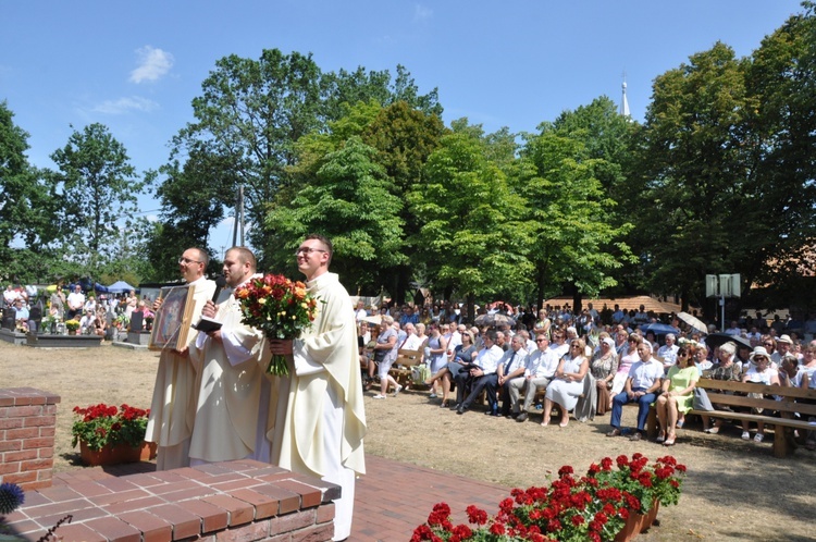 Koronacja figurki św. Anny w Oleśnie