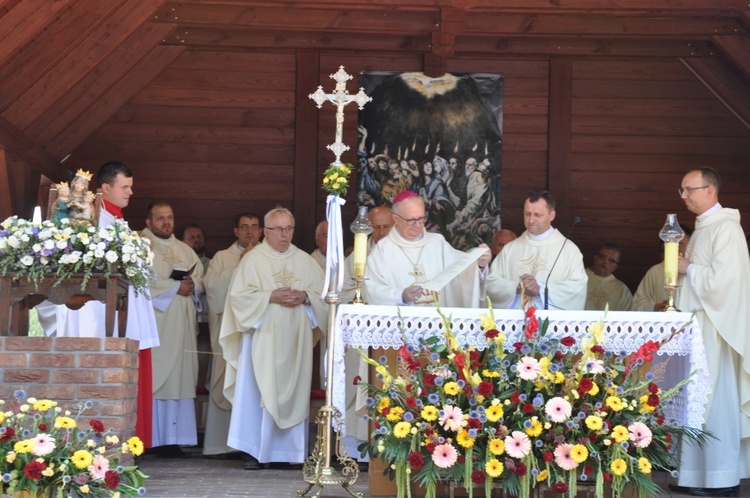 Koronacja figurki św. Anny w Oleśnie