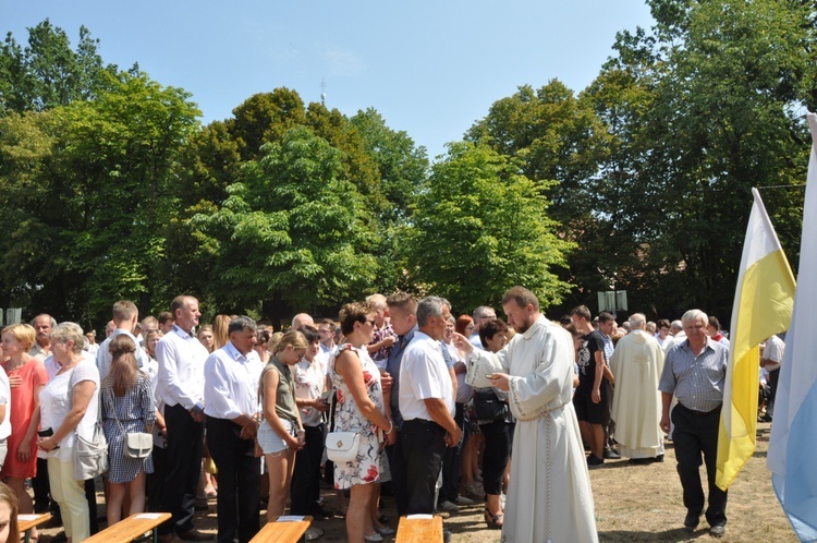 Koronacja figurki św. Anny w Oleśnie