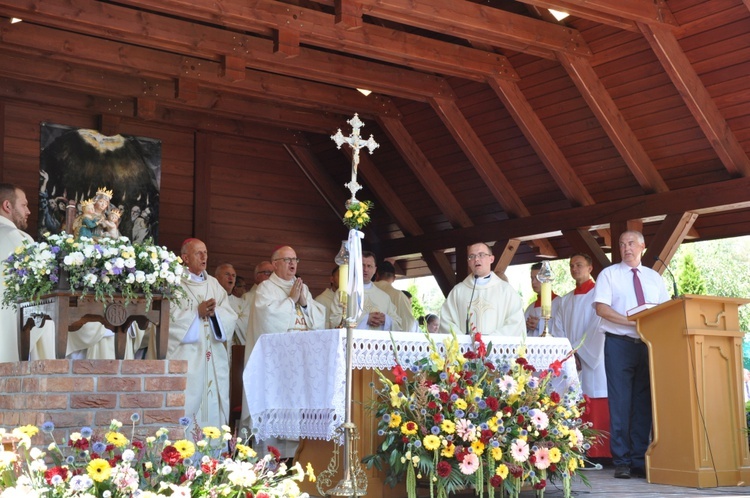 Koronacja figurki św. Anny w Oleśnie