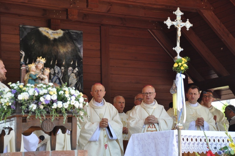 Koronacja figurki św. Anny w Oleśnie