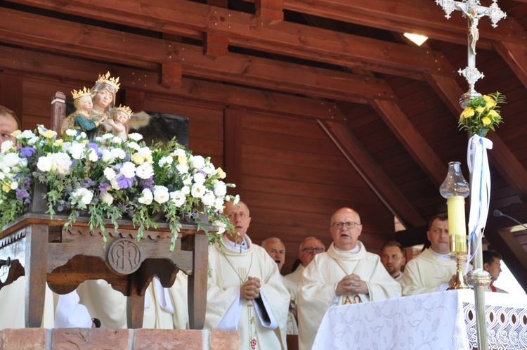 Koronacja figurki św. Anny w Oleśnie