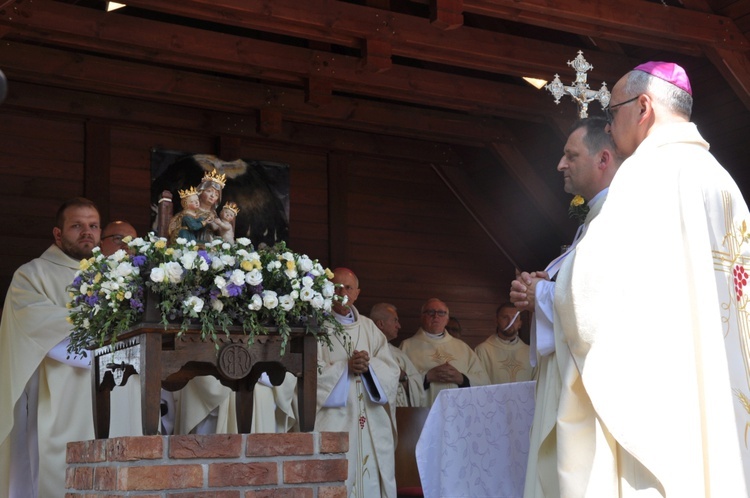 Koronacja figurki św. Anny w Oleśnie