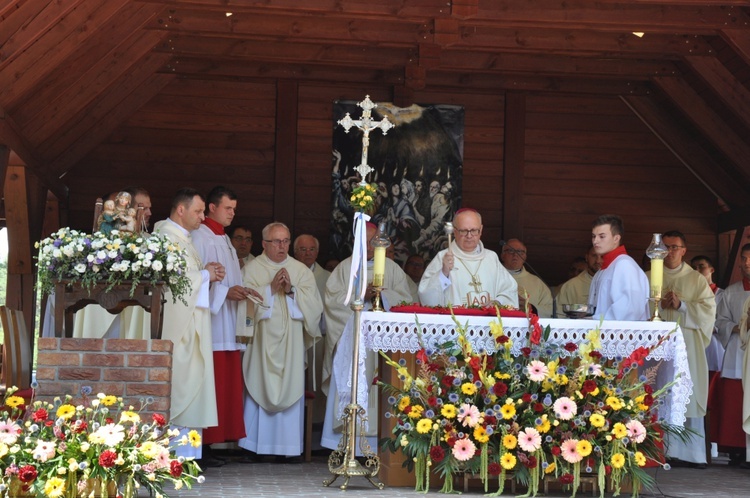 Koronacja figurki św. Anny w Oleśnie