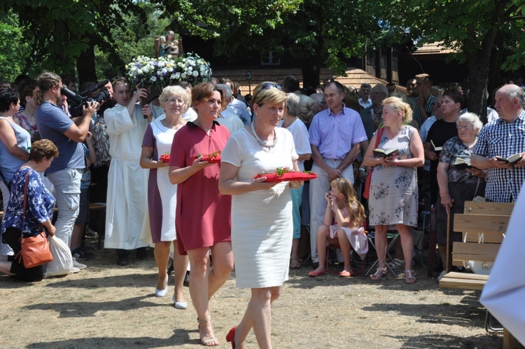 Koronacja figurki św. Anny w Oleśnie