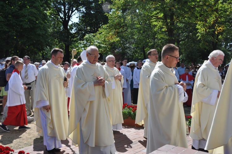 Koronacja figurki św. Anny w Oleśnie