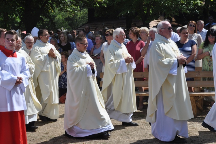 Koronacja figurki św. Anny w Oleśnie