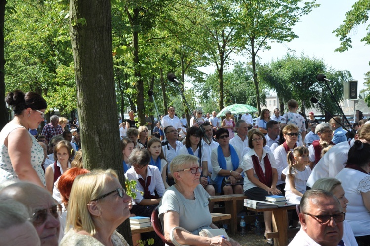 Koronacja figurki św. Anny w Oleśnie