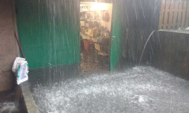 Podtopienia u dominikanów w Katowicach. Pomogli parafianie