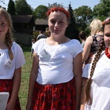 Rodzinne przędzenie w skansenie