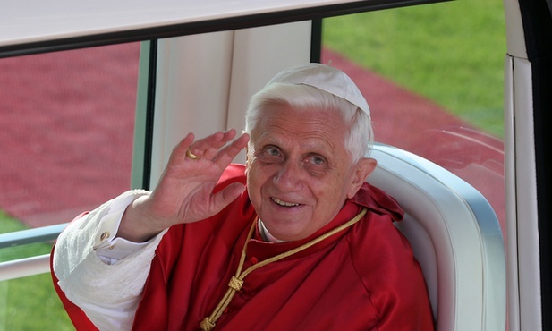 Benedykt XVI pozdrawia mieszkańców Romano Canavese