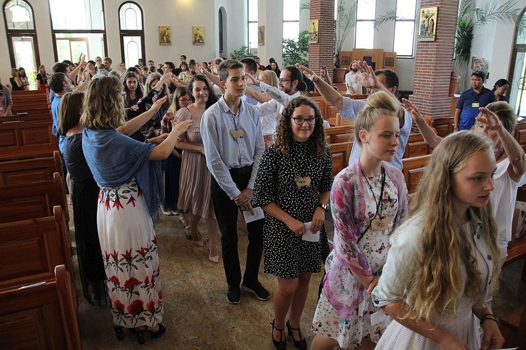 Podczas Godziny Misji i Odpowiedzialności oazowicze złożyli deklaracje Krucjaty Wyzwolenia Człowieka.